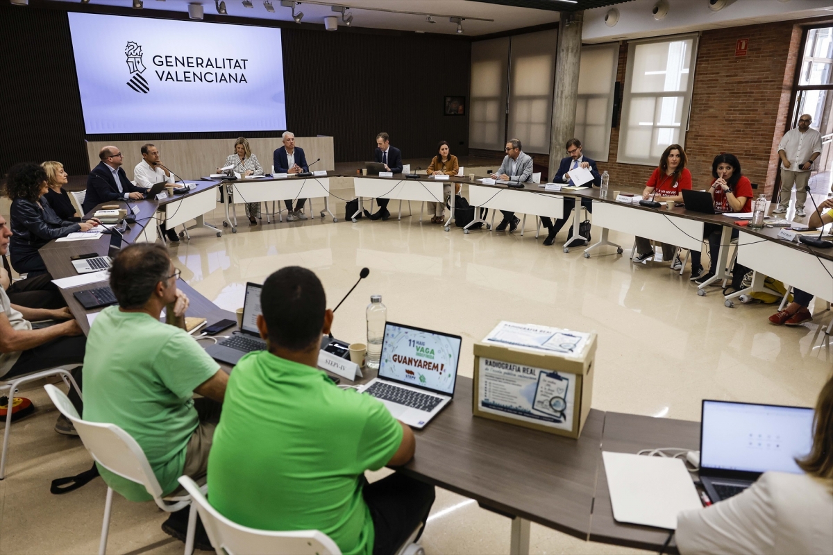 Ruptura del bloque sindical: CSIF y Anpe firman la propuesta de una subida de 200 euros mensuales para el profesorado