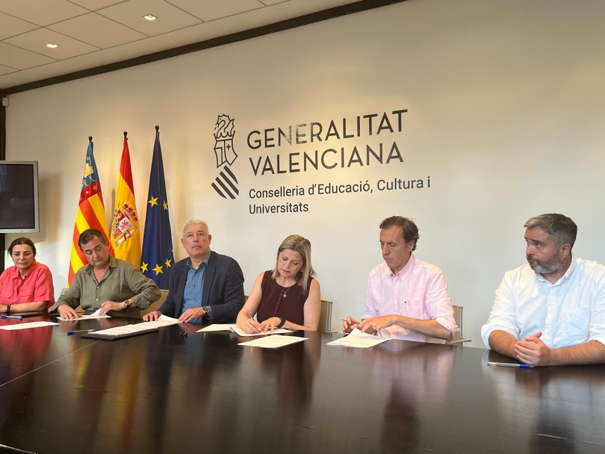 Ruptura del bloque sindical: CSIF y Anpe firman la propuesta de una subida de 200 euros mensuales para el profesorado