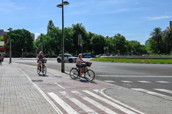 El carril bici de Avenida de la Plata bajará de la acera para dar espacio al peatón y mejorar la seguridad