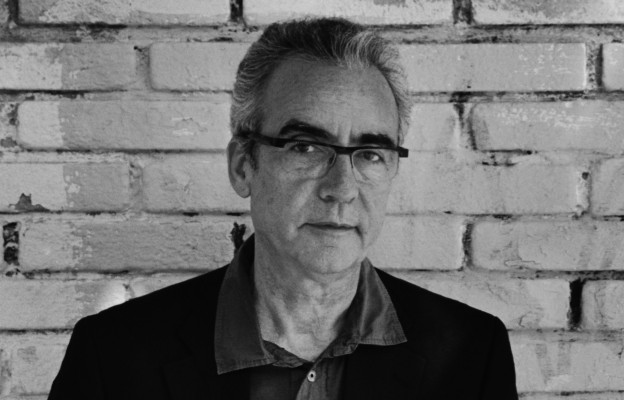 Juan José Millás vuelve con 'Desde la sombra', una novela sobre quienes no encuentran su sitio