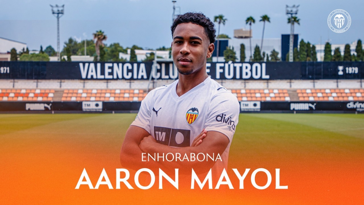 La Academia VCF renueva al mediocentro Aaron Mayol
