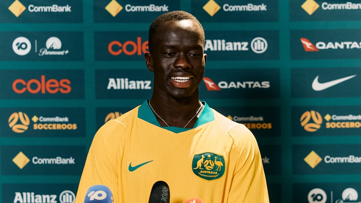 Awer Mabil se incorpora a la concentración de Australia para el Mundial