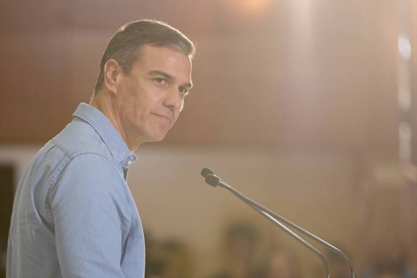 Pedro Sánchez escribe al juez del 'caso Begoña Gómez' y le pide declarar por escrito
