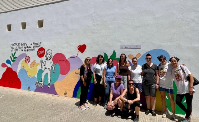 El Casal Jove de Castelló da la bienvenida a sus usuarios con un nuevo mural en defensa de la empatía