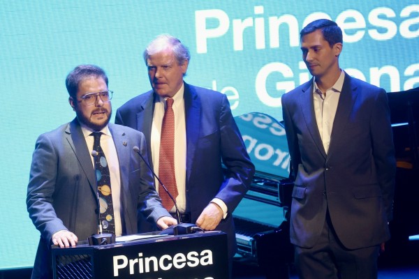 El astrónomo Rafael Luque logra en Murcia el Premio Princesa de Girona por sus investigaciones sobre los nuevos planetas