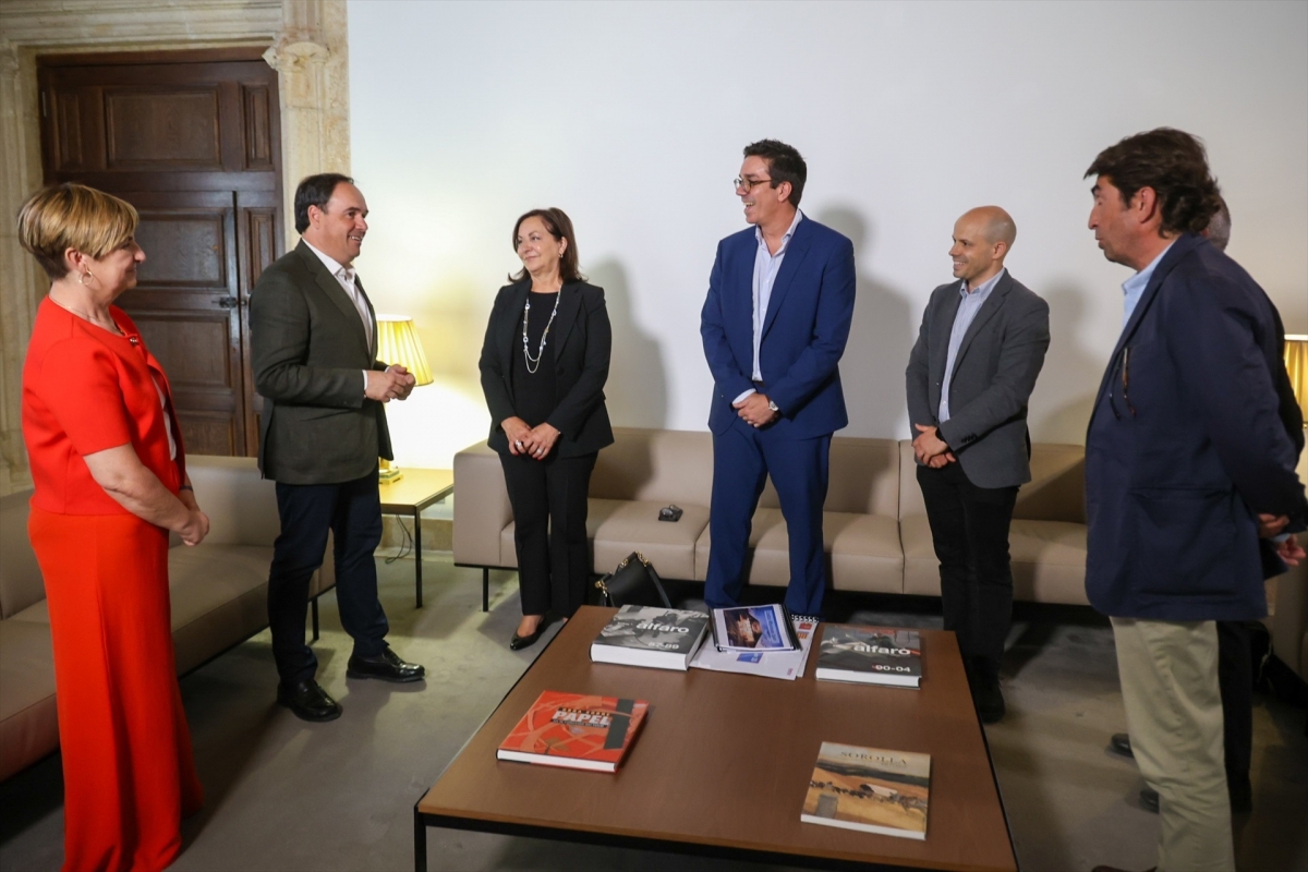 Pérez Llorca recibe a representantes de la cadena de supermercados Costco ante su futura apertura en Paterna