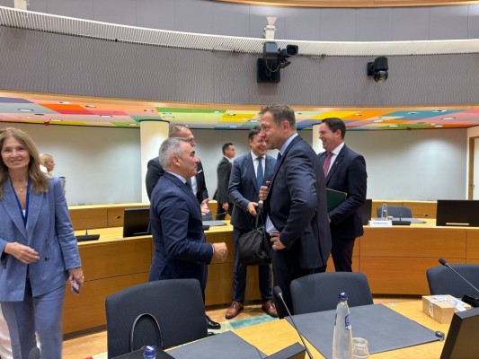 El Consell alza la voz en Europa para defender a los cítricos y el sector agroalimentario: exige reciprocidad a las importaciones