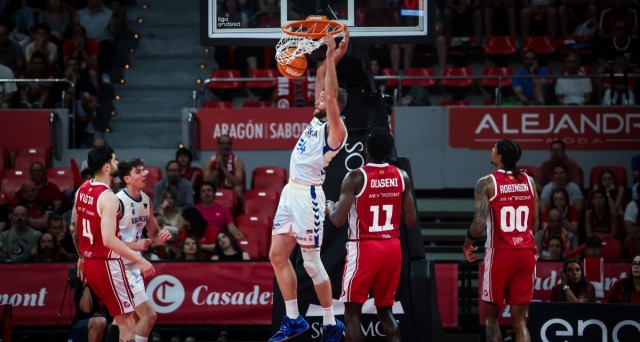 Valencia Basket 'asalta' Zaragoza y sigue en la pelea por el segundo puesto