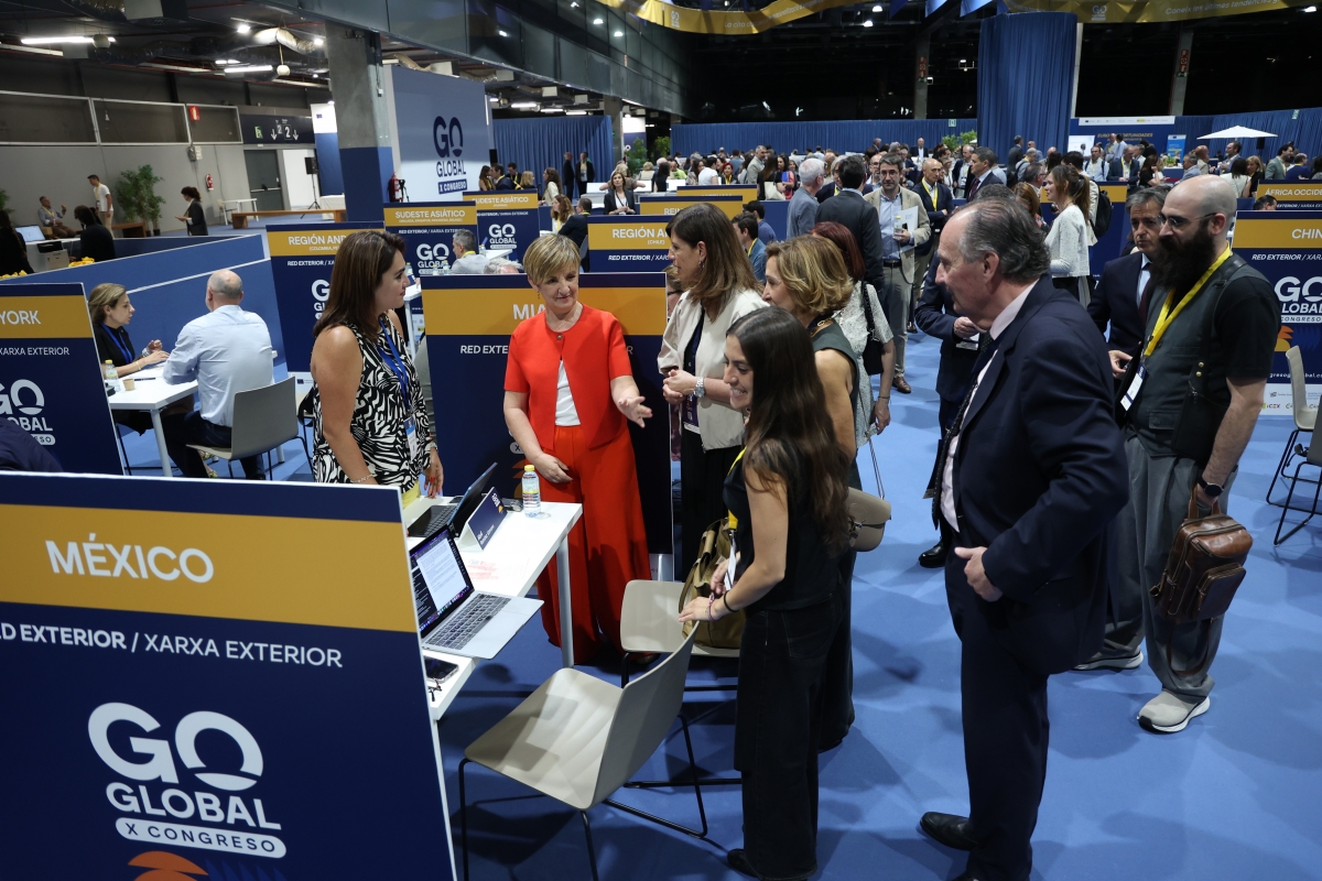 Visita de las autoridades a los stands de Go Global.