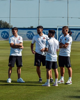 Siete de los nueve fichajes realizados por el Eldense están por debajo de la edad media de la plantilla