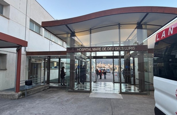 Compromís denuncia que Sanidad cerrará en verano habitaciones y quirófanos en el hospital de Alcoy 