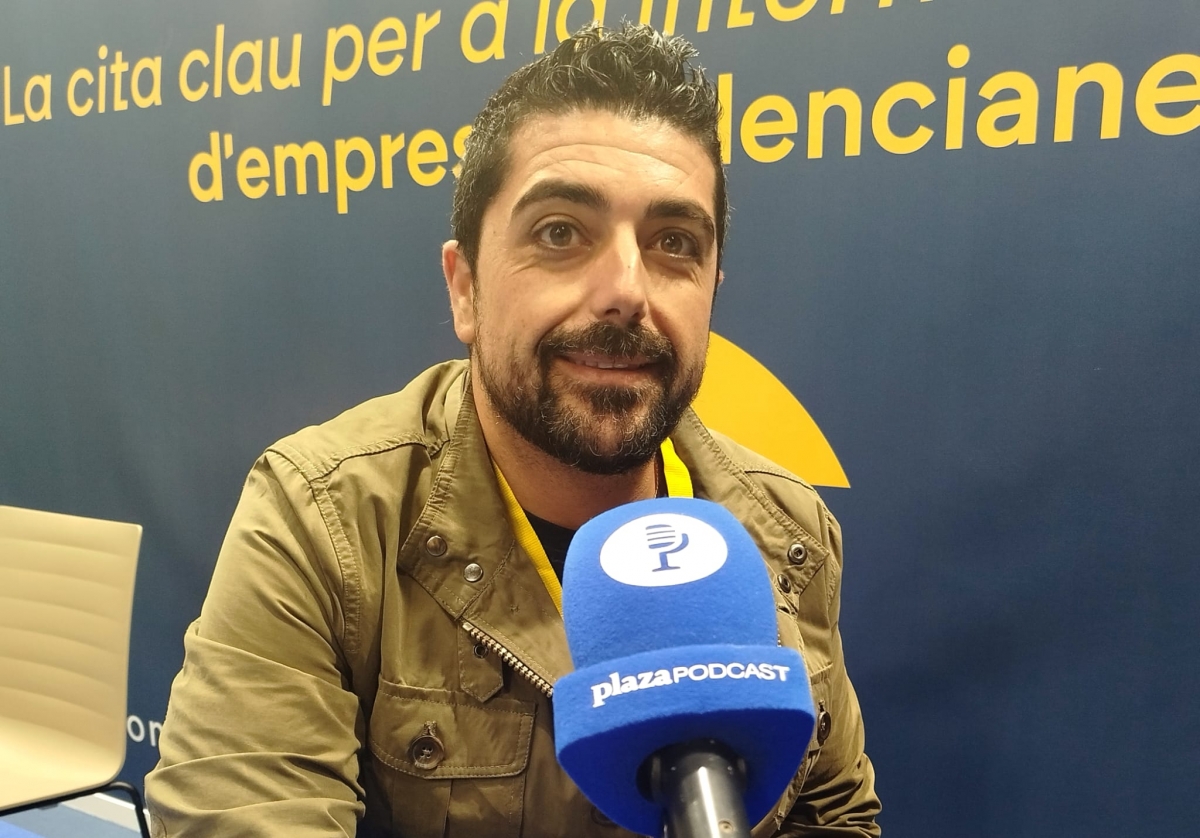 Vicente Martínez lleva la España auténtica al viajero internacional sobre dos ruedas