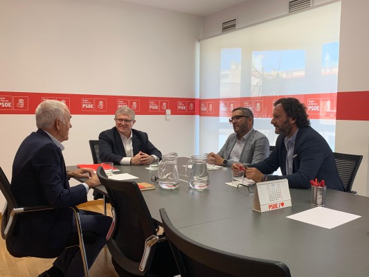 López Abad y Vélez resuelven su primer encuentro con deseos reivindicativos... en Madrid y Murcia