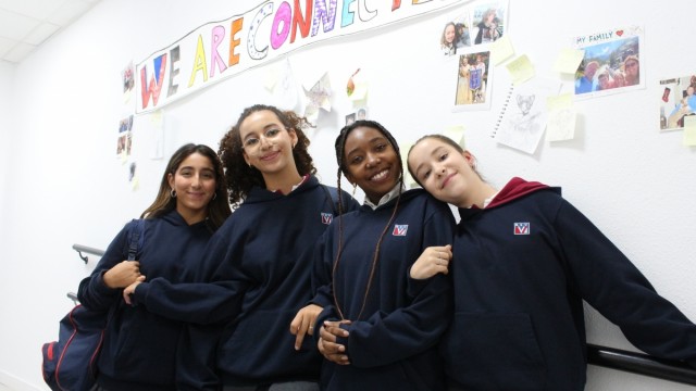 Alumnos de 60 nacionalidades ponen en valor la convivencia multicultural de Valencia en el Día de la Diversidad Cultural