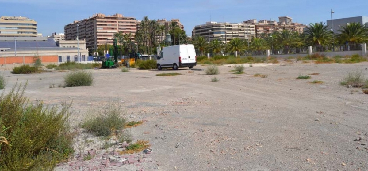 La parcela del Puerto en la que se proyecta la estación de servicio, en imagen de la memoria.