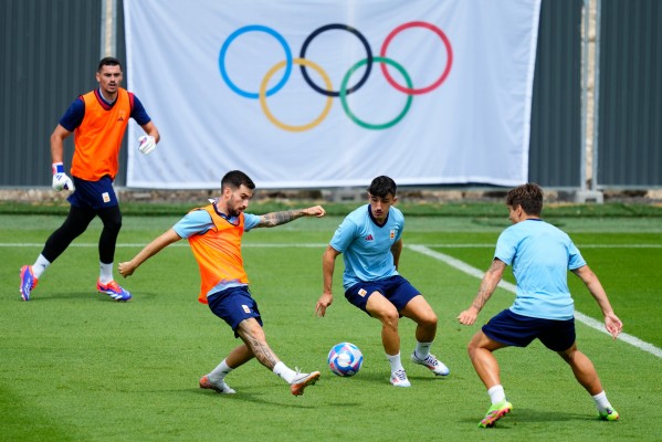 España abre el camino al oro contra el 'equipo' de Uzbekistán
