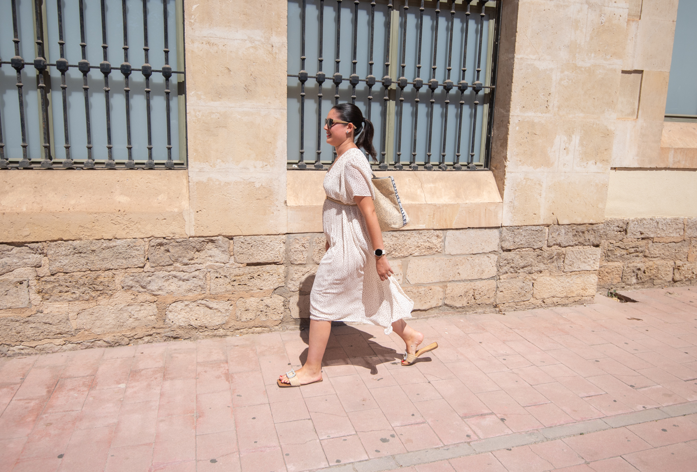 La edil de Cultura de Alicante, Nayma Beldjilali, tras prestar declaración como testigo en los juzgados de Benalúa. Foto: RAFA MOLINA - 