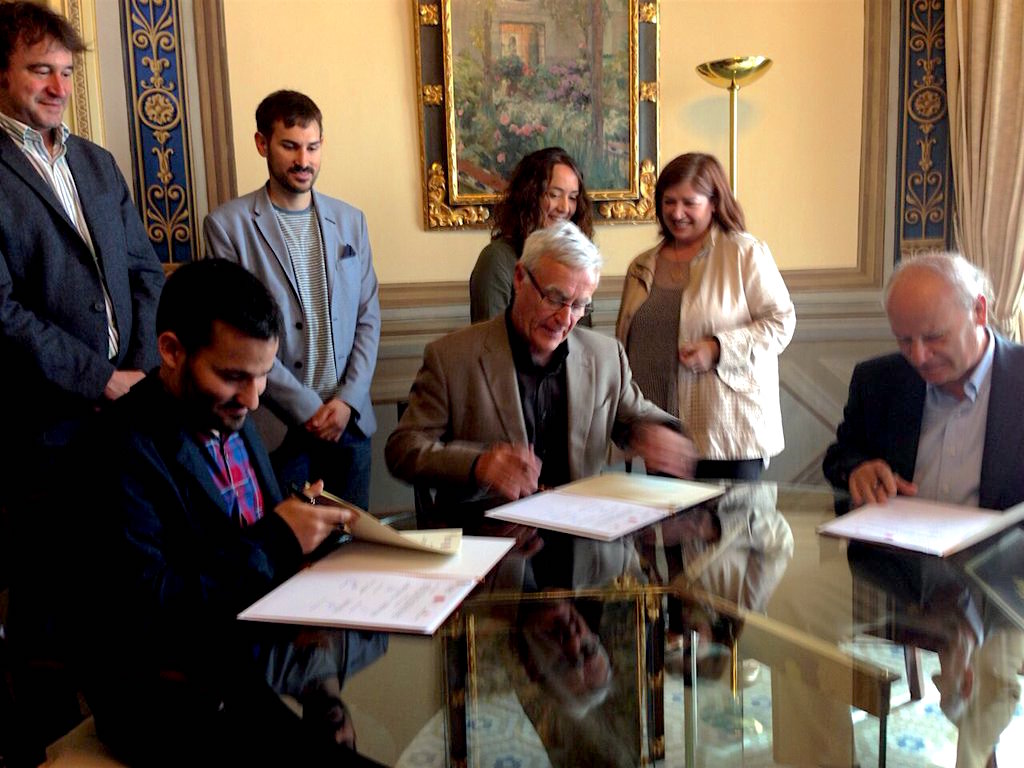 L'Ajuntament de València signa amb Generalitat i AVL un conveni per a promocionar el valencià