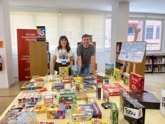 La Vall d'Uixó crea un servicio de préstamos de juegos de mesa a través de su biblioteca