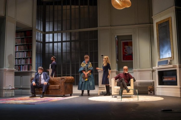 El Teatre Principal de Castelló cierra mayo con el espectáculo familiar 'Copiar' y la adaptación teatral 'La Ratonera'