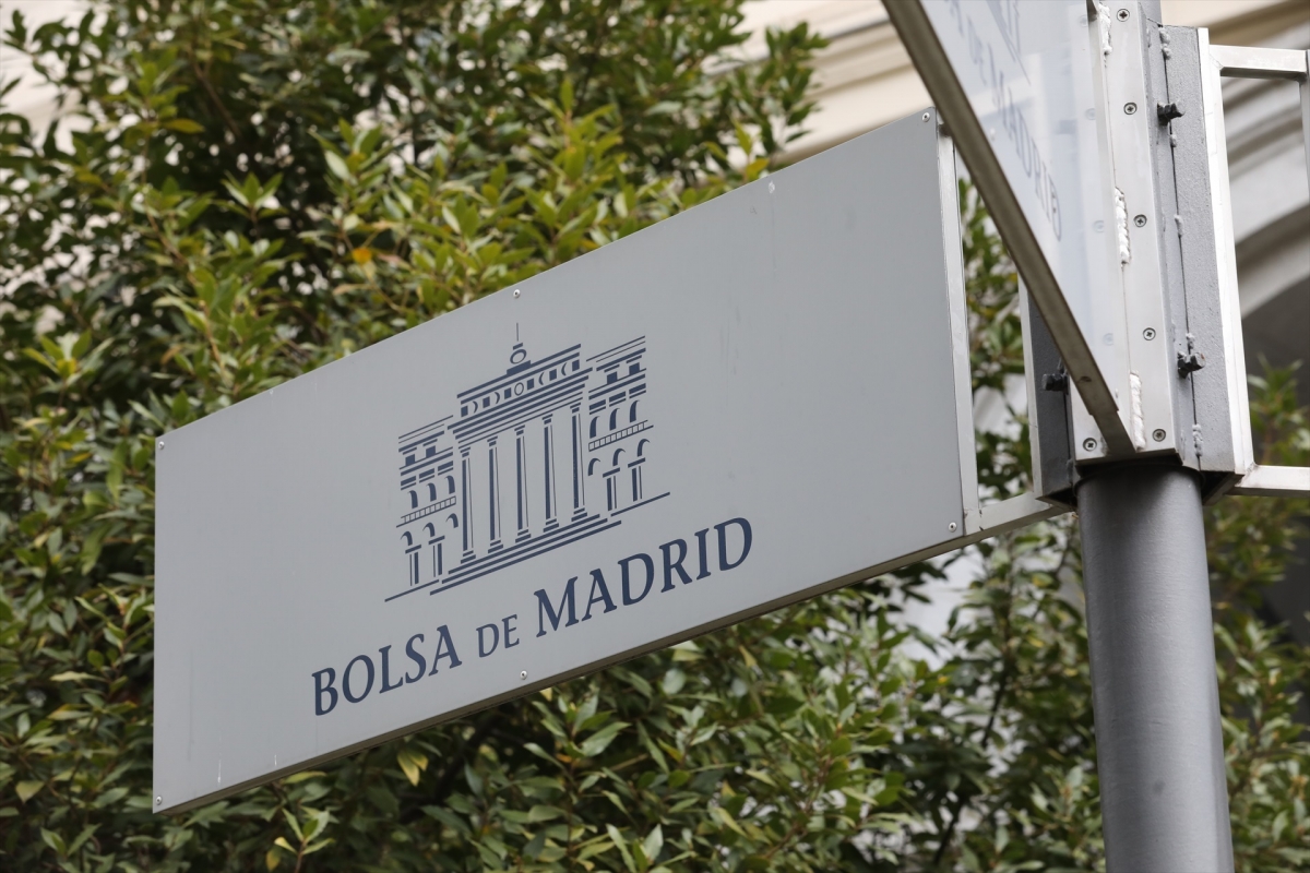 El Ibex cae un 0,36% en la media sesión, hasta los 18.315 puntos, tras la renovada tensión en Irán