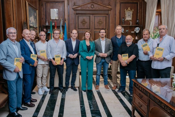 Castelló rinde homenaje a los expositores y proveedores de la primera Motorocasión en su 30 aniversario