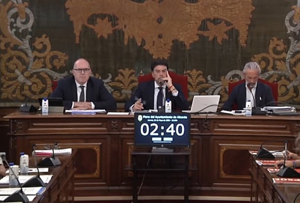 Vox se suma a la izquierda de Alicante y 'fuerza' al PP a convocar la plaza del secretario general