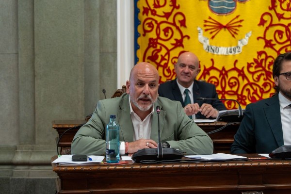Cartagena debate y aprueba un pacto sobre antitransfuguismo mientras los protagonistas de la crisis no aparecen en el Pleno