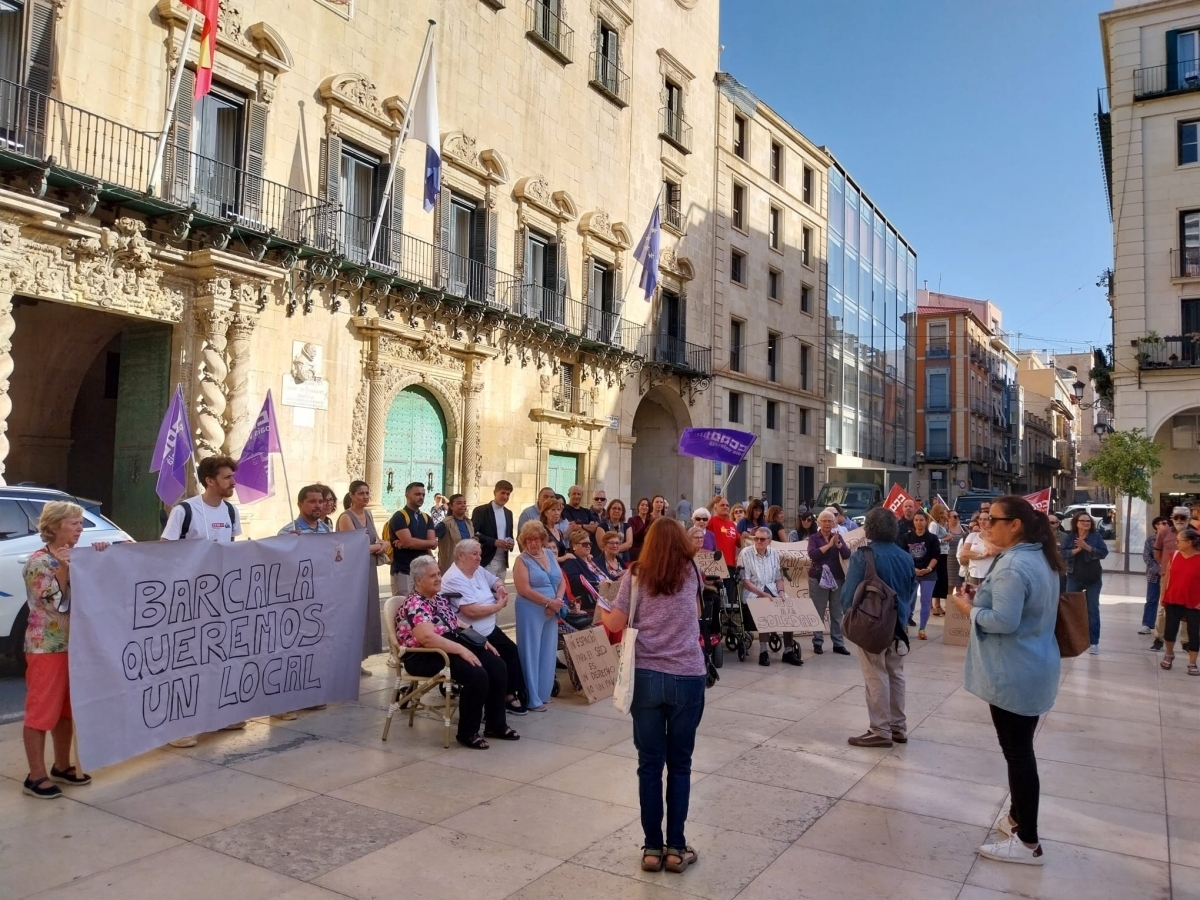 Un momento de la protesta, en la Plaza del Ayuntamiento. 