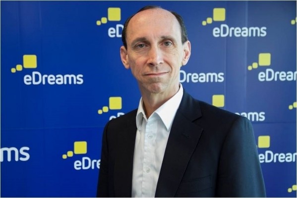 El CEO de eDreams, Dana Dunne, ganó 4,8 millones en el año fiscal 2026, un 18,3% menos al no cumplir objetivos