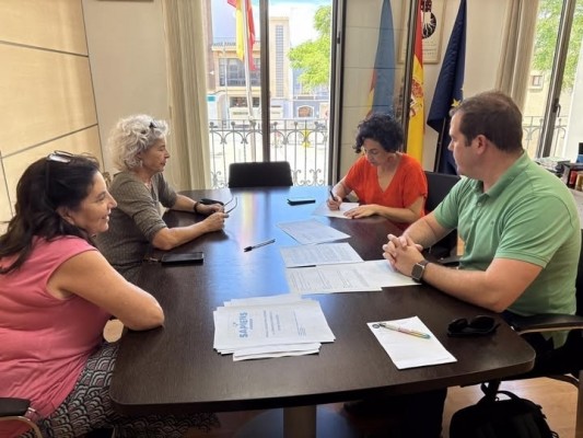 Tres vecinas de La Pobla de Farnals impulsan la primera comunidad energética del pueblo