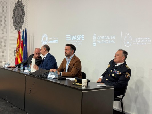 Elche ubicará en el colegio Carlos III el centro de formación de la Policía Local