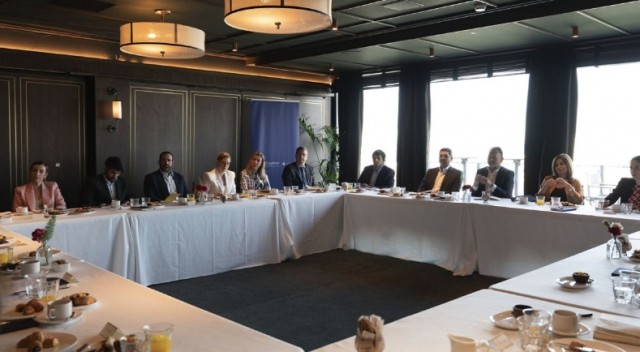 El primer Desayuno organizado por AP institute aborda la toma de decisiones en entornos complejos