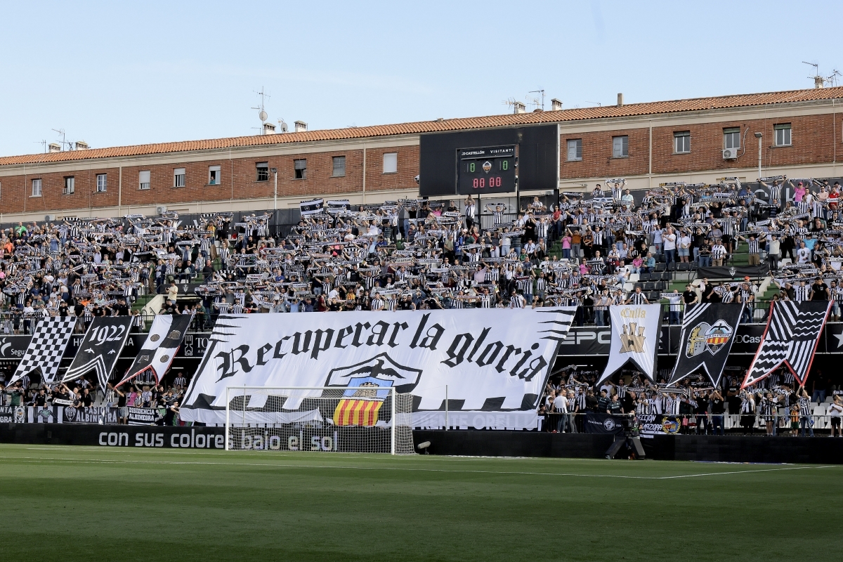 Castellón se tiñe de albinegro antes de la 'final' frente al Eibar