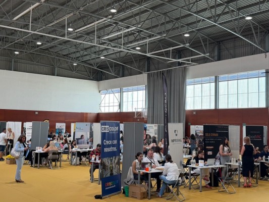 Paterna reúne a 100 empresas y 466 ofertas de trabajo en un multitudinario II Maratón por el Empleo