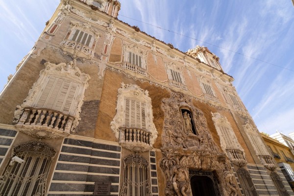Arrancan las obras en la portada del Palacio del Marqués de Dos Aguas