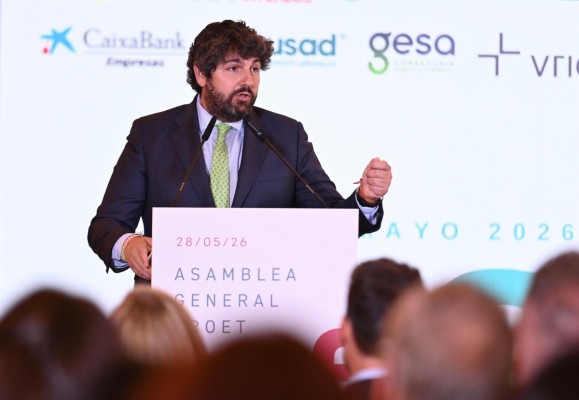 El Gobierno regional y Froet anuncian una campaña para atraer jóvenes al sector del transporte y cubrir la falta de conductores