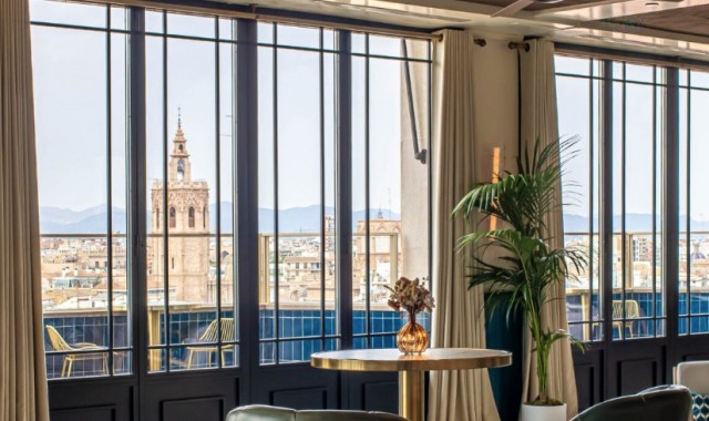URbanitas llega con “Tardeo City Lover” al skyline de Valencia: vino, música y atardecer