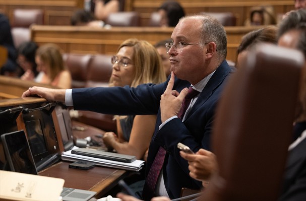 PP pide al PSOE que retire la reforma de la Ley de Extranjería y Vox y Junts se mantienen en el 