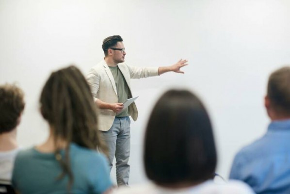 Educación convocará 1.607 plazas de oferta de empleo público de personal docente en 2024