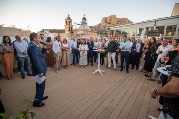 La apertura de la terraza del Hotel Amérigo de Alicante, en imágenes 