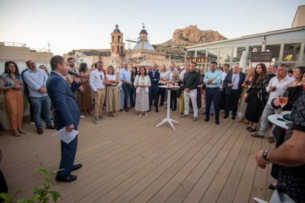 La apertura de la terraza del Hotel Amérigo de Alicante, en imágenes 