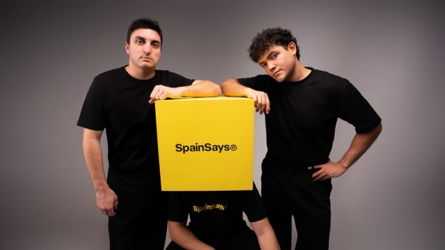 Los alicantinos de SpainSays se vuelcan con la fiesta de Fogueres