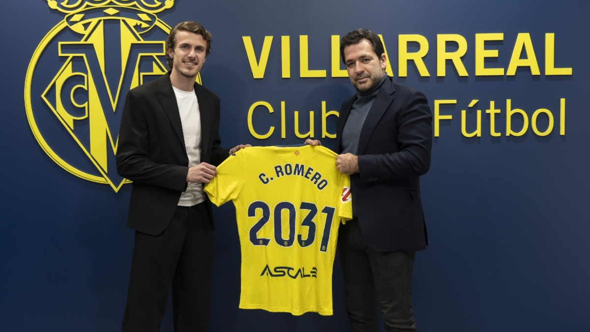 Carlos Romero vuelve al Villarreal tras la doble cesión al Espanyol y amplía su contrato hasta 2031