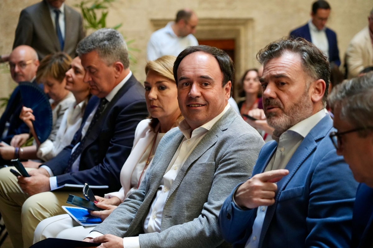 Acto de presentación del proyecto de presupuestos autonómicos de 2026. - Foto: EDUARDO MANZANA Acto de presentación del proyecto de presupuestos autonómicos de 2026.