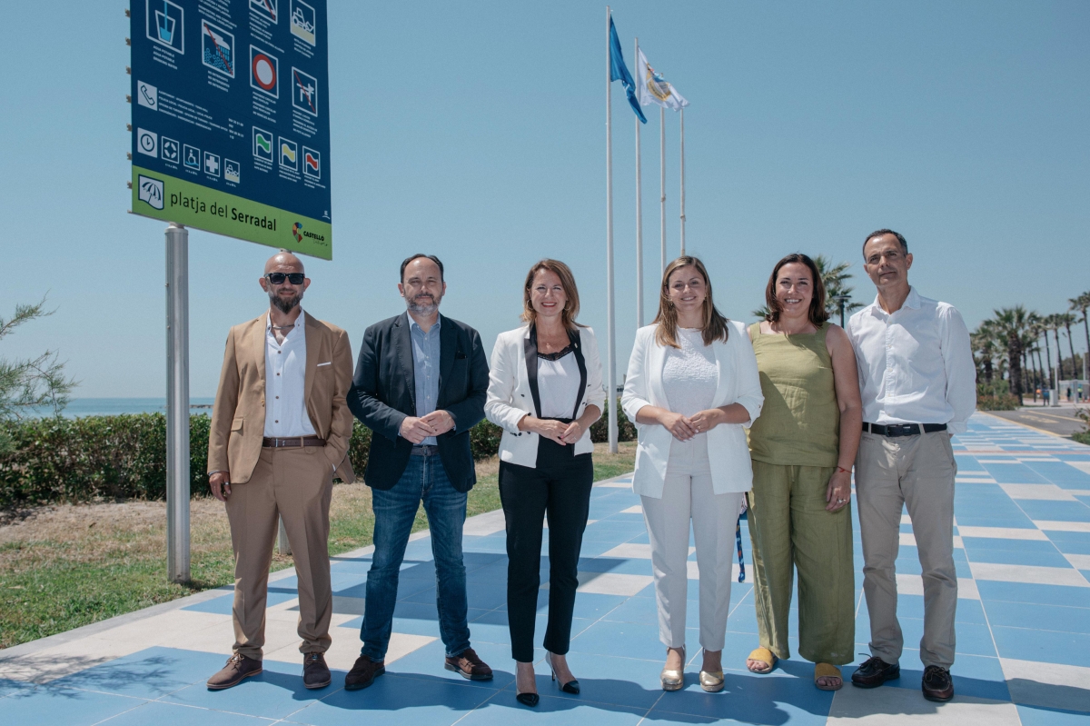 Castelló presume de litoral con el pleno de banderas azules tras recuperarla en la playa del Serradal