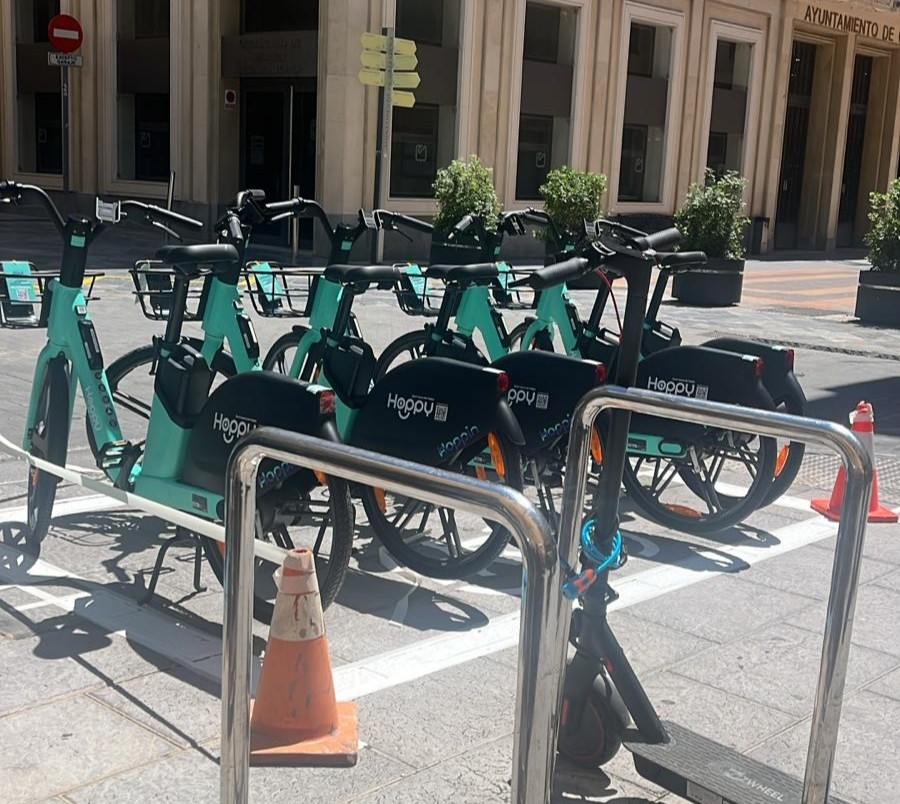 Cartagena prepara el desembarco de las bicicletas eléctricas: comienzan las pruebas y el marcaje de las futuras estaciones