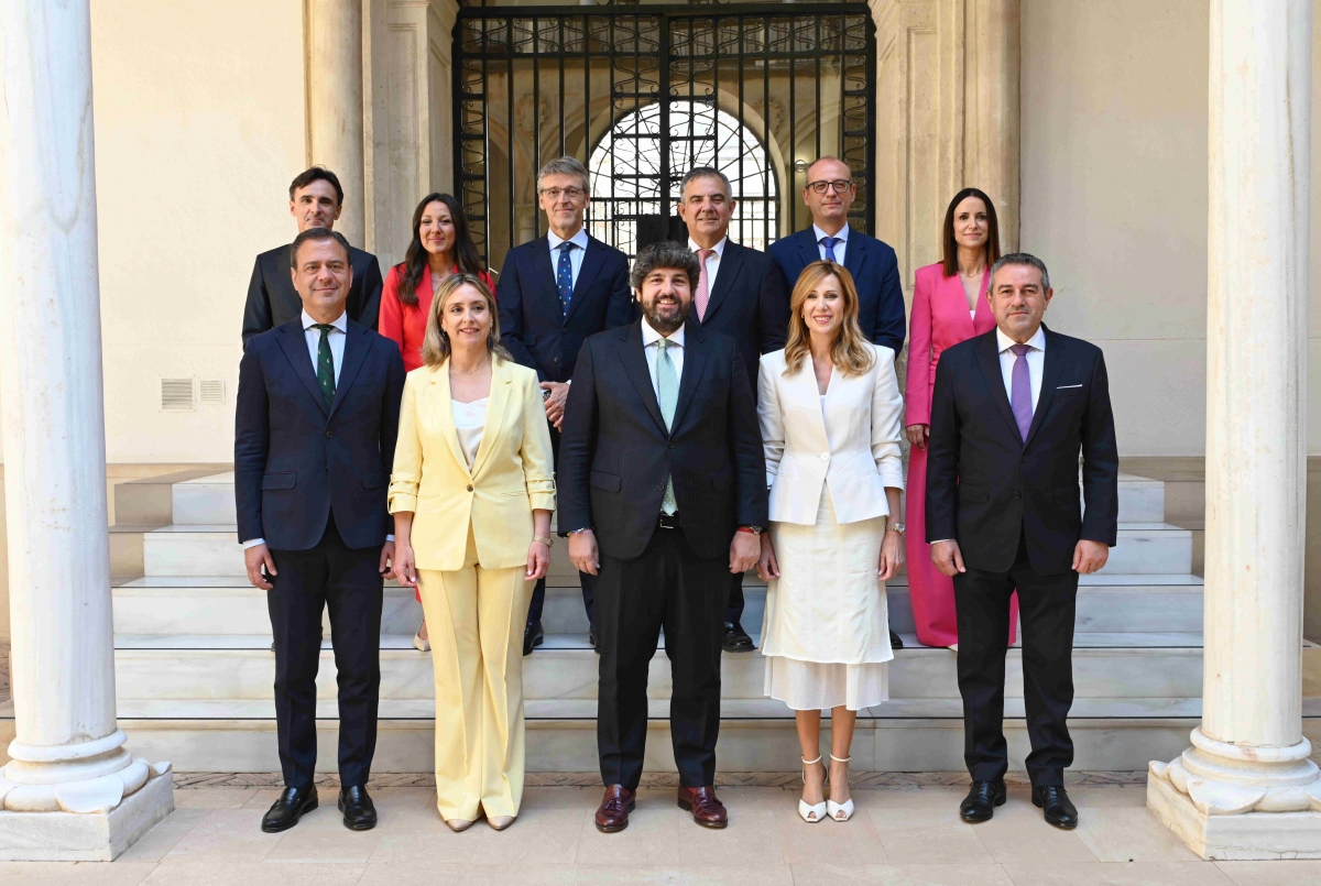 Joaquín Buendía e Isabel Ayala toman posesión y López Miras marca el primer encargo: 