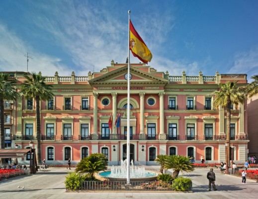 La Formación Mirlo de la Academia General del Aire sobrevuela esta tarde la Glorieta de España de Murcia