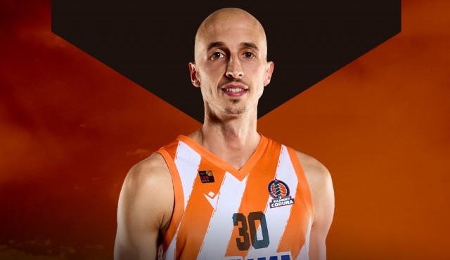Álex Hernández, tercer murciano con más partidos en ACB, seguirá sumando en Coruña 